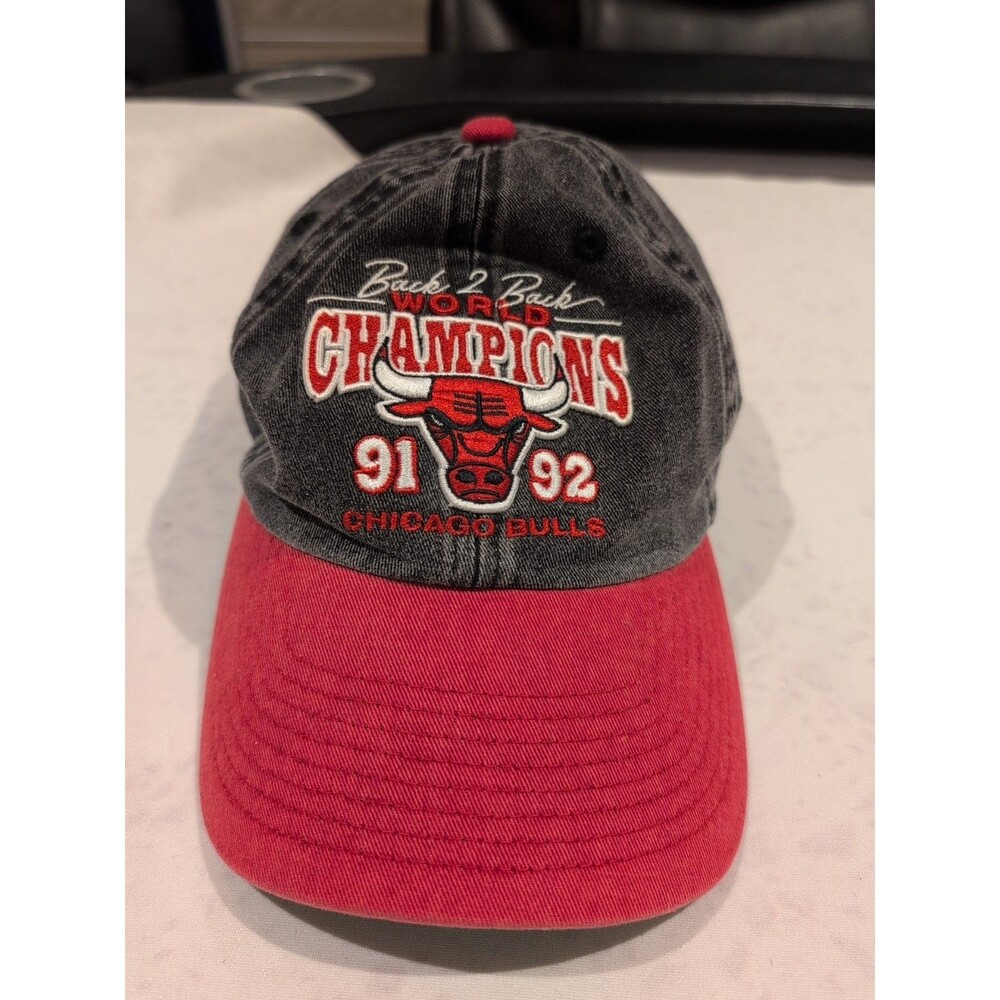 Mitchell & Ness HWC CHICAGO BULLS Back to Back World Champions Buckle Strap Cap